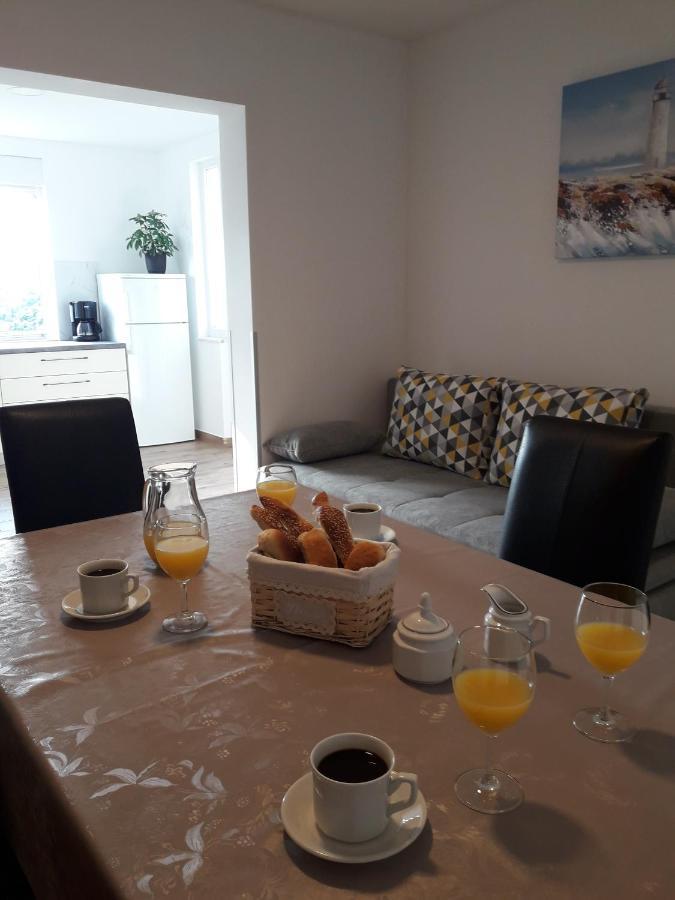 Apartments Gracia & Toni โตรกีร์ ภายนอก รูปภาพ