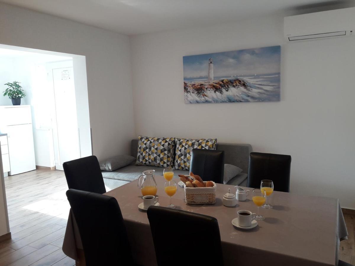 Apartments Gracia & Toni โตรกีร์ ภายนอก รูปภาพ