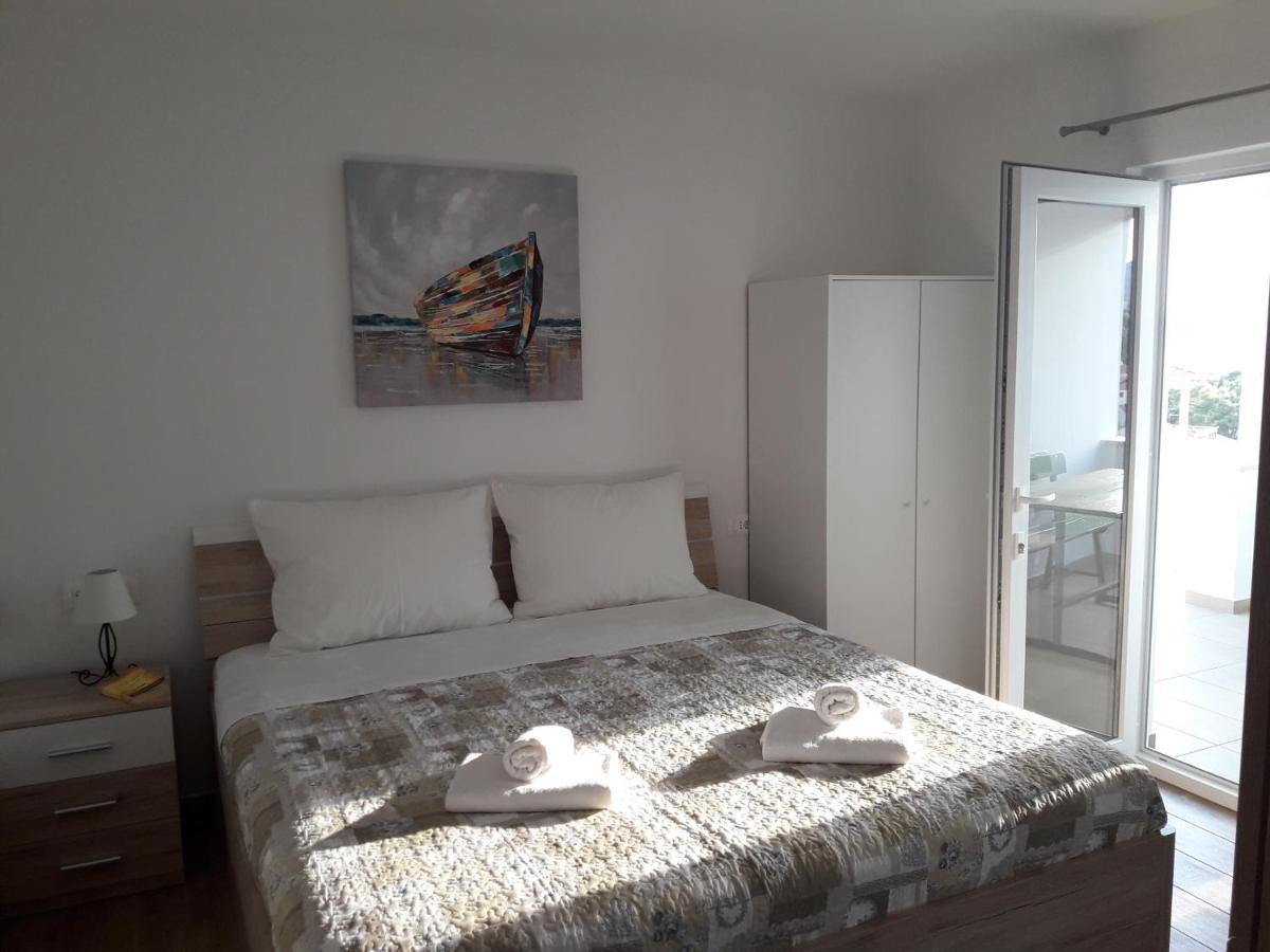 Apartments Gracia & Toni โตรกีร์ ภายนอก รูปภาพ