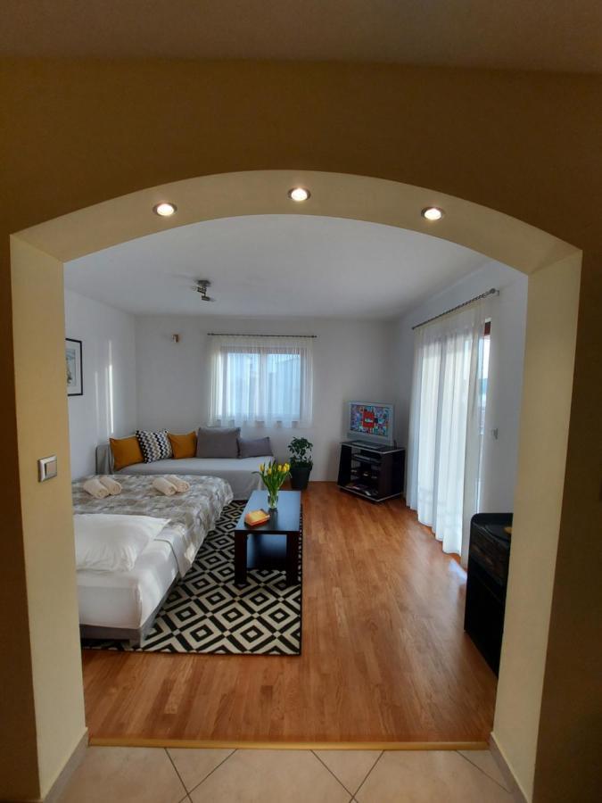 Apartments Gracia & Toni โตรกีร์ ภายนอก รูปภาพ