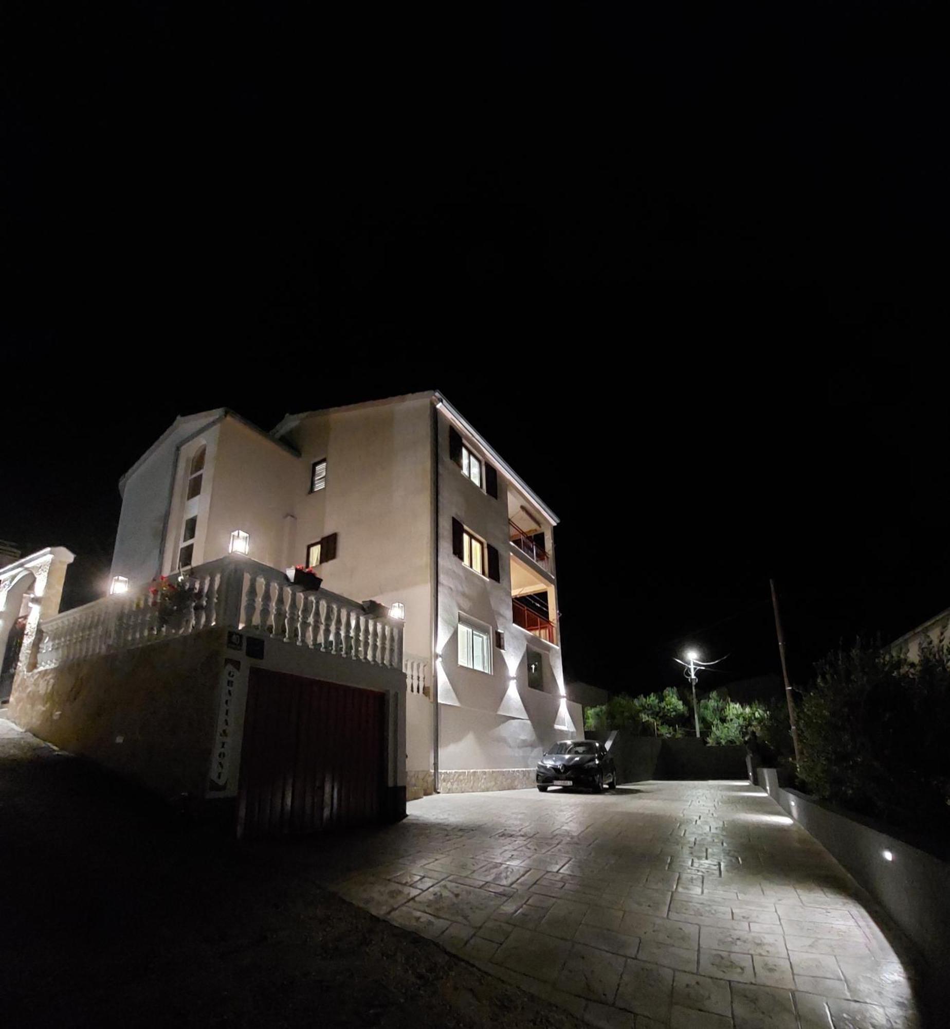 Apartments Gracia & Toni โตรกีร์ ภายนอก รูปภาพ