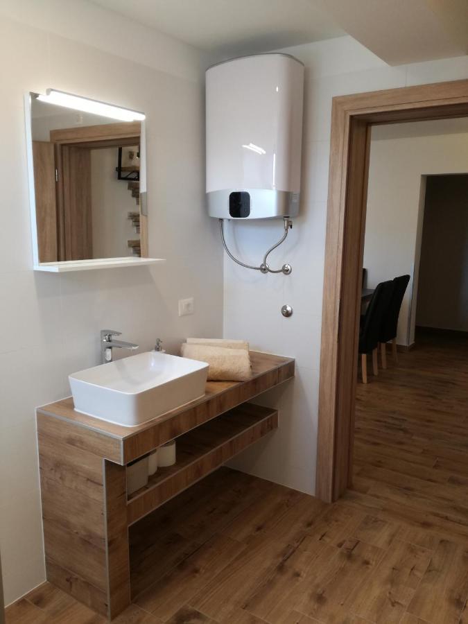 Apartments Gracia & Toni โตรกีร์ ภายนอก รูปภาพ